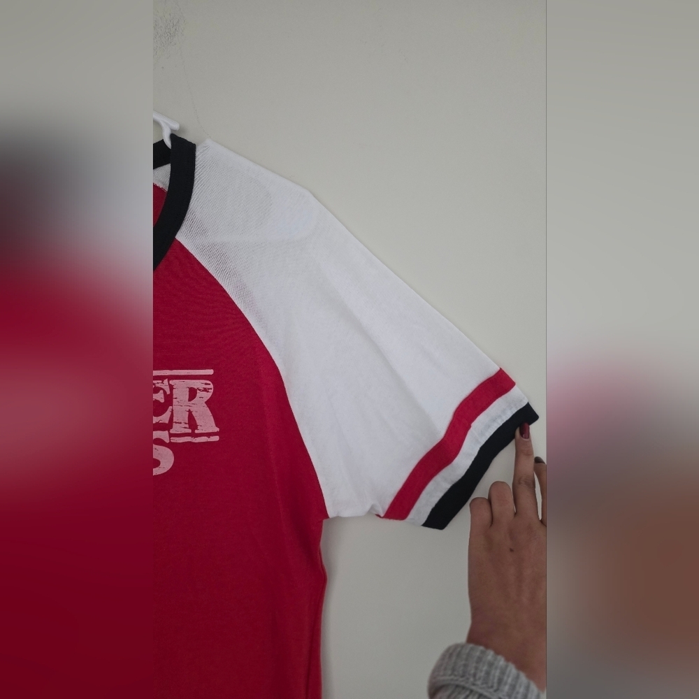 Stranger Things Red & White Raglan Graphic Tee – Netflix – Medium - Picture 4 of 7